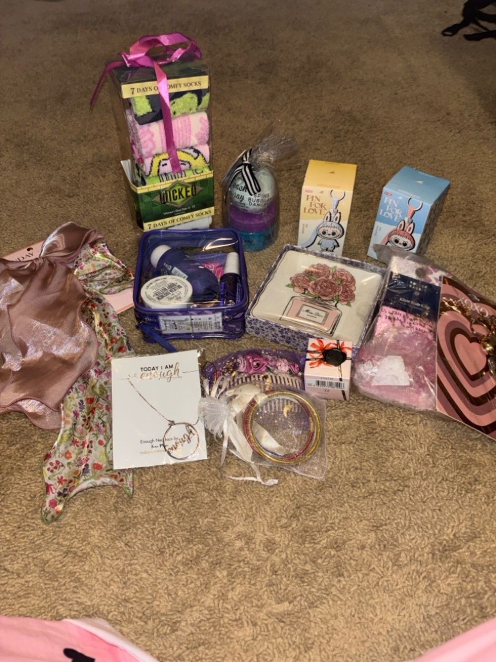Assorted Pink Floral Gift Set - Cute Beauty & Accessories
